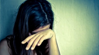 Copilă de 12 ani, violată într-un parc din Aleșd. Agresorul și doi complici au fost arestați