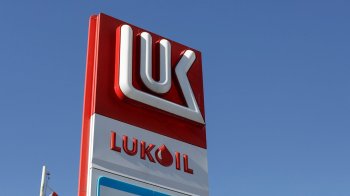 Lukoil ar putea fi cumpărată cu banii din industria pentru adulți