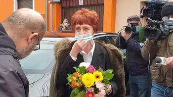 Medicul orădean Flavia Groșan lovește din nou. Susține că persoanele nevaccinate s-ar îmbolnăvi dacă fac sex cu (…)