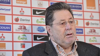 Doi milionari cu suflet vor să-l salveze pe Cornel Dinu, legenda care a spus că-şi aşteaptă sfârşitul din cauza (…)