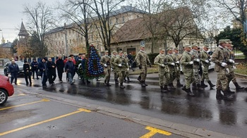 Emeric Ienei a fost înmormântat cu onoruri militare. Legendarul antrenor al Stelei a fost condus pe ultimul drum de (…)
