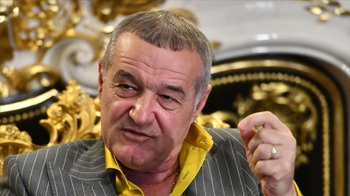 I-a propus lui Gigi Becali transferul prin telefon: „Zice lumea că suntem măscărici”. Patronul FCSB, acord cu primarul