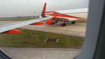 Incident grav pe aeroportul din Manchester. Două avioane s-au lovit pe pistă în timp ce se pregăteau de decolare. (…)