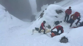 Tânără de 29 de ani, găsită moartă în masivul Piatra Craiului
