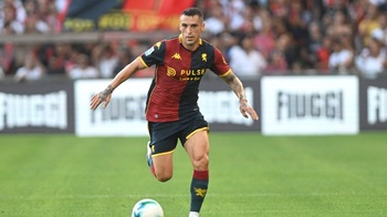 Rapid speră în marea lovitură! Italienii anunță plecarea lui Nicolae Stanciu de la Genoa