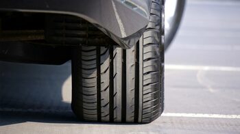 Temperatura la care trebuie puse cauciucurile de iarnă. Mulţi cred că trebuie să ningă pentru a le schimba