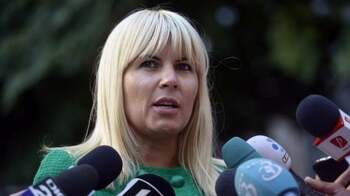 Elena Udrea așteaptă verdictul Judecătoriei Ploiești pentru liberarea condiționată pe patul de spital