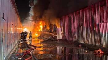 Incendiul izbucnit în complexul Dragonul Roşu din București a fost stins după trei zile
