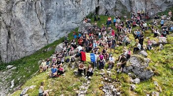 De la Coreea de Nord la Piatra Craiului. Cum au creat doi vloggeri români, fără să vrea, cel mai mare eveniment de (…)