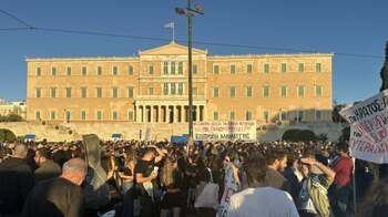 Prima țară din Uniunea Europeană care va introduce ziua de lucru de 13 ore, în ciuda protestelor vehemente