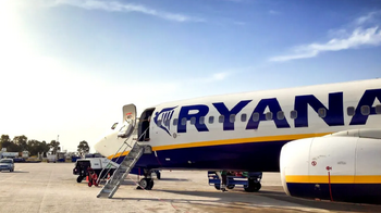 Panică totală într-un avion Ryanair! Mai mulți pasageri, răniți serios