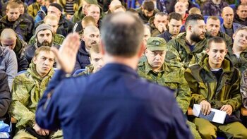 „Pentru funcționari, oamenii sunt niște gunoaie”. De ce soldații ruși continuă să dezerteze