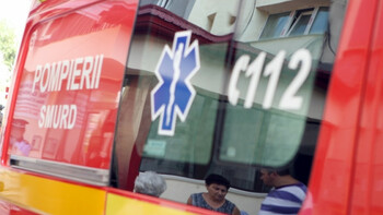 Bătaie între eleve pe o stradă din Aleșd. O minoră de 12 ani a ajuns la spital