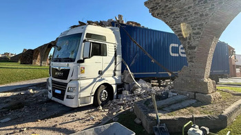 Cum a reușit un șofer de TIR din România să distrugă un apeduct vechi de câteva secole din Spania