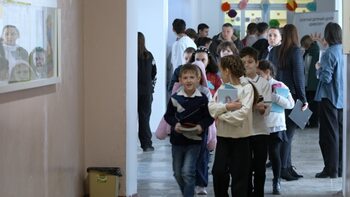 Apel ONU înaintea iernii: Cu 95 de dolari, cumpărați hăinuțe unui copil refugiat în Moldova!