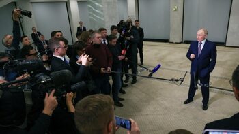 Putin ia în derâdere sancțiunile americane, în vreme ce Zelenski cere aliaților mai mult armament, la Londra