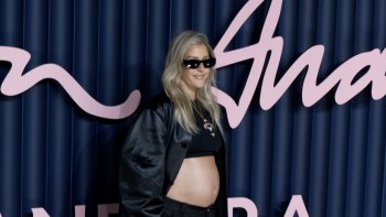 Gala modei din Londra. Sienna Miller şi Ellie Goulding au dezvăluit pe covorul roşu că vor deveni mame