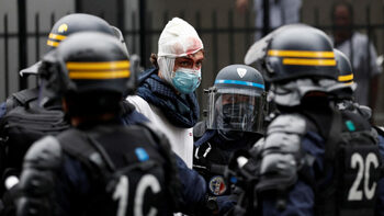 (VIDEO) „Vocile noastre nu sunt auzite”: Protestele „Blocați totul” zguduie Parisul