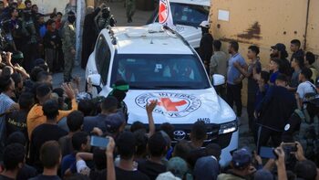 Hamas începe eliberarea ostaticilor, în timp ce Trump se îndreaptă spre Israel