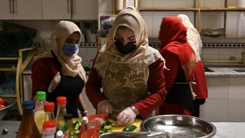 „Nu mai am unde merge”: Talibanii afgani au închis adăposturile pentru femei, expunându-le abuzurilor