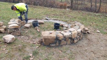 Cu gândul la pasionații de grătare, Primăria amenajează cinci vetre de foc în zona de picnic de la Silvaș