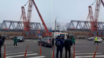 Traficul pe Matei Corvin se va închide din nou după ce montarea tablierului metalic a eșuat. Macaraua adusă special (…)