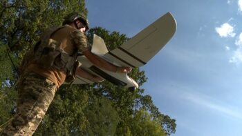 Pe linia frontului, echipajul ucrainean de drone vânează trupele rusești