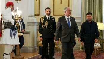 În toiul unui scandal de corupție, Zelenski promite reformarea sectorului energetic și semnează un acord privind (…)