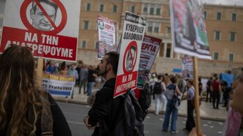 Grecii fac din nou grevă generală împotriva zilei de muncă de 13 ore, numind-o „o formă de sclavie modernă”