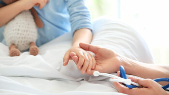 Fetiţă de şase ani, la spital după ce părinţii au tratat-o cu o soluţie antiparazitară
