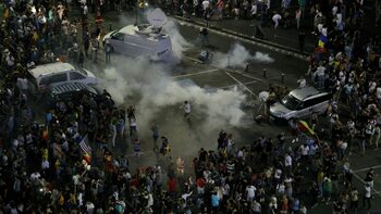 Protest în Piața Victoriei de organizația „Corupția Ucide”. PSD este atacat de USR