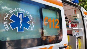 Un șofer de 60 de ani se zbate între viață și moarte după un accident cumplit
