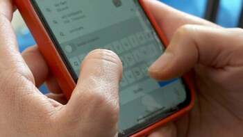Tot mai mulți români își țin telefonul pe silențios. Psihologii explică de ce asta reduce stresul și crește (…)