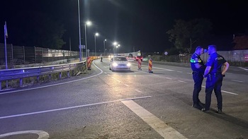 Pieton băut, lovit de o mașină pe centura Aleșdului. A fost transportat la spital