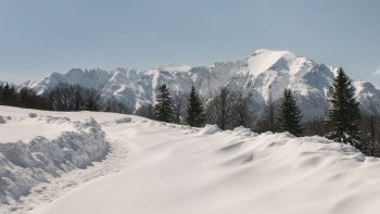 Zăpadă de doi metri în Bucegi și Banat și risc de avalanșă. Avertisment ferm pentru iubitorii de drumeții