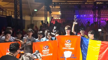 Elevii din Ploiești, pe podiumul roboticii europene. BraveBots a câștigat 2 trofee la Campionatul din Olanda