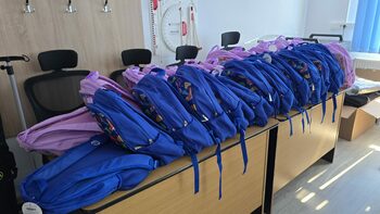 Start în forță pentru școală: 110 elevi din Oradea și județ au primit ghiozdane echipate