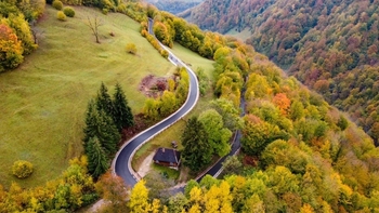 Autoritățile închid circulația pe trei drumuri județene din Apuseni pentru întreg sezonul rece 2025- 2026