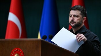 Zelenski se întâlnește cu oficiali americani. I-ar putea aduce un plan de pace greu de acceptat