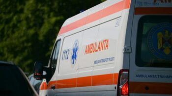 Accident cumplit în Vaslui. Un șofer a fost zdrobit în mașina lui, după ce a intrat sub un TIR