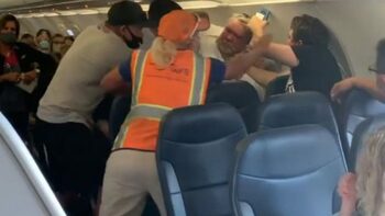 Scandal uriaș într-un avion Tel Aviv – București: 7 pasageri s-au luat la bătaie din motive religioase
