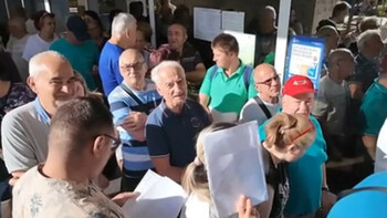 Cozi imense la Taxe şi Impozite Galaţi după ce mii de familii au fost chemate la explicaţii. 