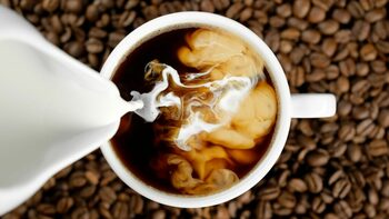 Fiecare ceașcă de cafea stimulează îmbătrânirea sănătoasă cu până la 5%, arată un studiu