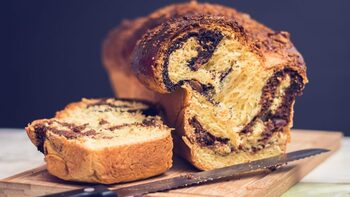 Cât costă să faci cozonac acasă vs. să-l cumperi din magazin. Diferența reală de preț în 2025