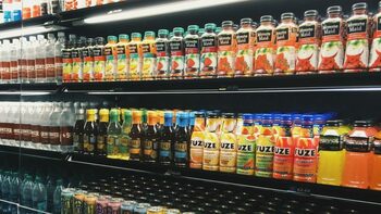 Ce conțin cu adevărat sucurile din comerț. Rezultatele testelor i-au șocat chiar și pe specialiști