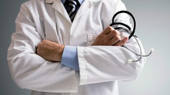 Ce salariu are un medic specialist în primii ani, în România? Sunt incluse şi gărzile