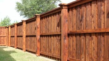 Ce se întâmplă dacă vecinul construiește ilegal lângă gardul tău. Ce măsuri legale poți lua