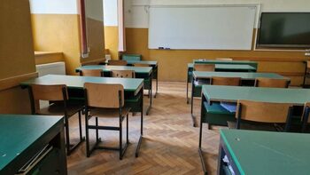 Conducerea celei mai mari școli din București și-a dat demisia în bloc, cu nici două zile înaintea începerii noului (…)