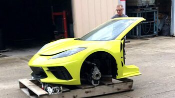 Corvette C8, sacrificată cu fierăstrăul: de ce GM taie supercaruri perfecte în două