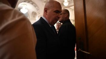 Bolojan mai vine cu două pachete de măsuri fiscal-bugetare – intră tare în pensiile speciale prin reforme, fără (…)